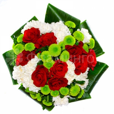 Евробукет из бордовых роз, белой гвоздики и зеленой хризантемы