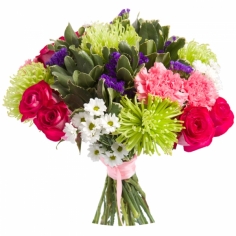 ‘Красочный’ букет из роз, гвоздик и хризантем с зеленью